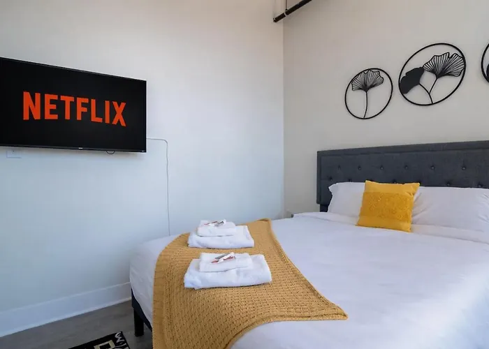 Mccormick Place Stylish Corner With Optional Parking And Gym Access Sleep 6 In South Loop *