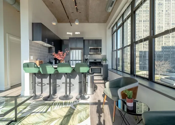 Mccormick Place Stylish Corner With Optional Parking And Gym Access Sleep 6 In South Loop Chicago