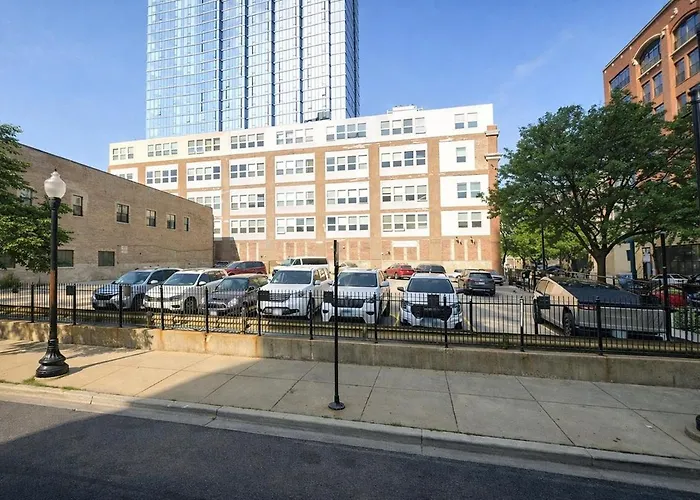 Mccormick Place Stylish Corner With Optional Parking And Gym Access Sleep 6 In South Loop * Chicago