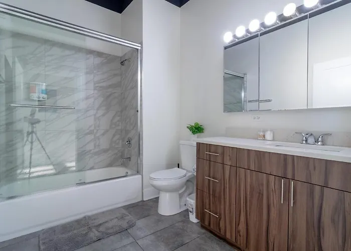 Mccormick Place Stylish Corner With Optional Parking And Gym Access Sleep 6 In South Loop Appartamento Chicago
